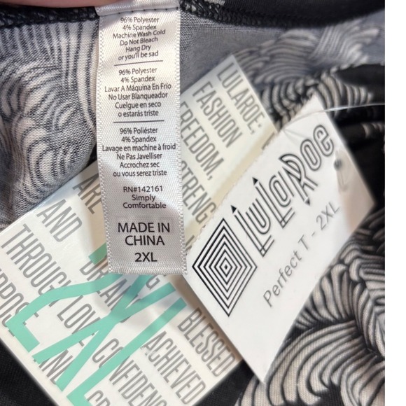 LuLaRoe Womens Top Size 2XL Perfect T Black White Geometric Lines 2X XXL NWT - Picture 3 of 5